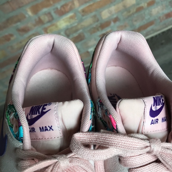 Nike - Picture 12 of 16